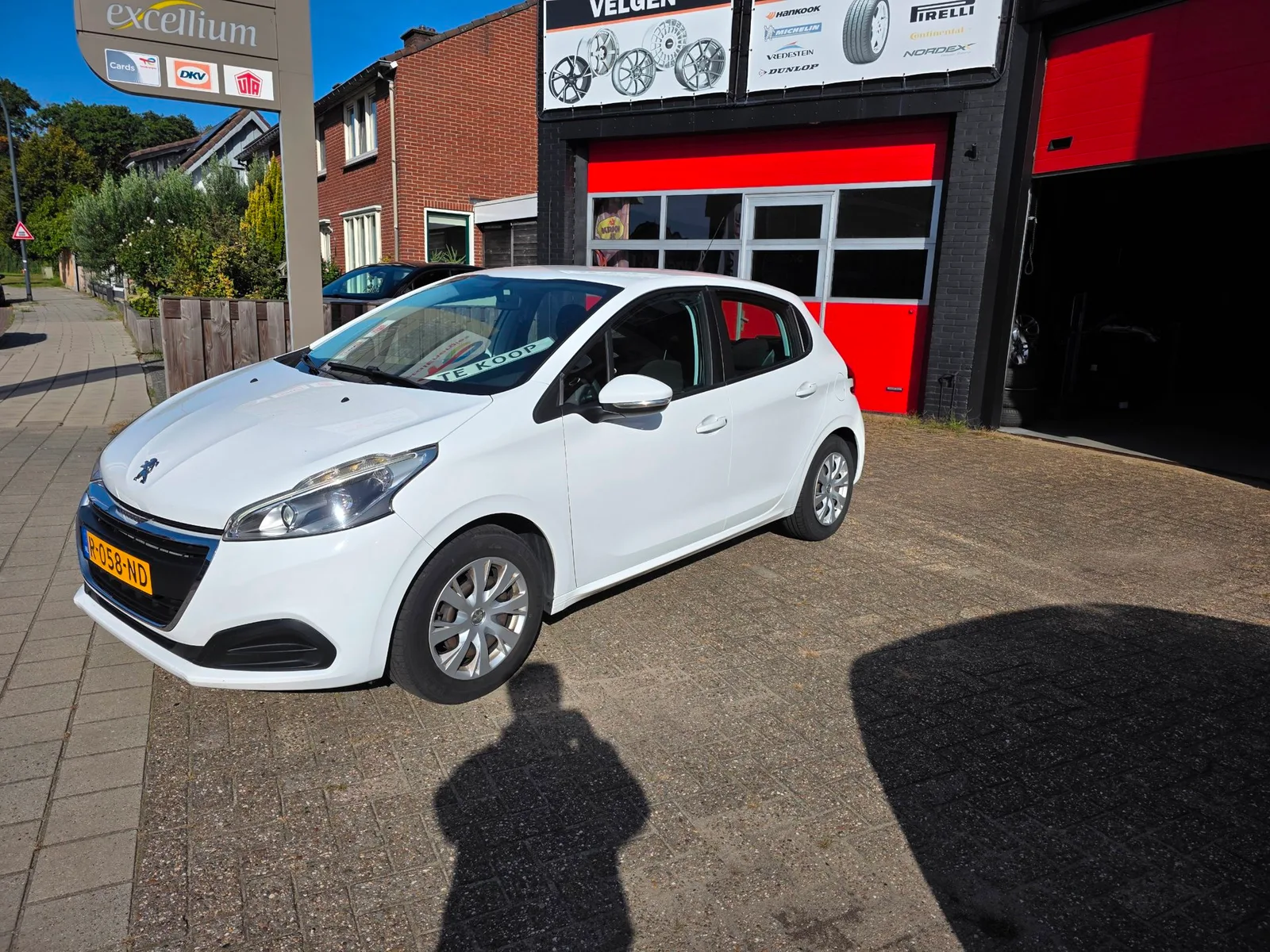 Peugeot 208 (2015) — foto 1