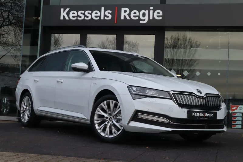 Škoda Superb (2023)