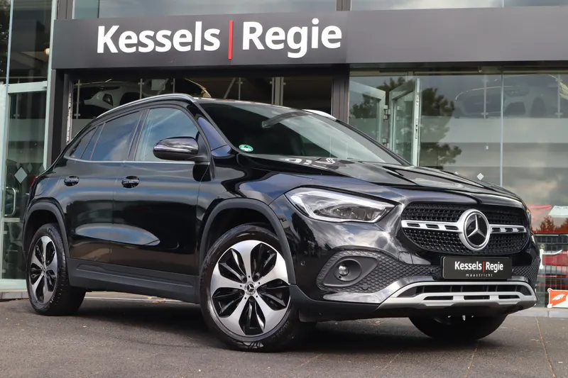 Mercedes-Benz GLA (2023)