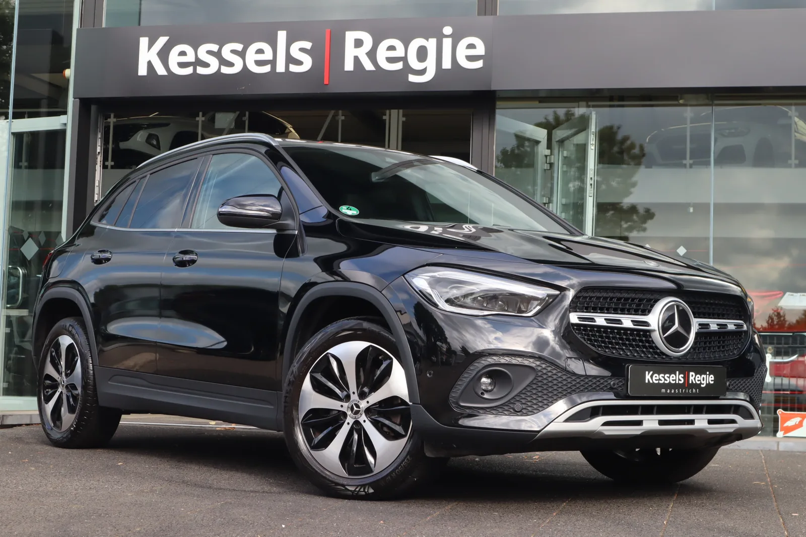 Mercedes-Benz GLA (2023) — foto 1