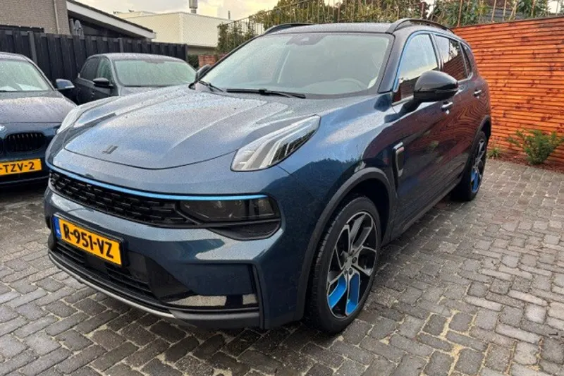 Lynk & Co 01 (2023)