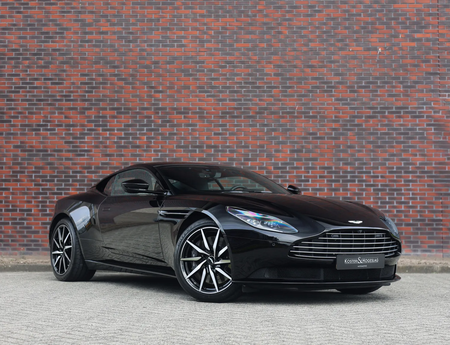 Aston Martin DB11 (2020) — foto 1