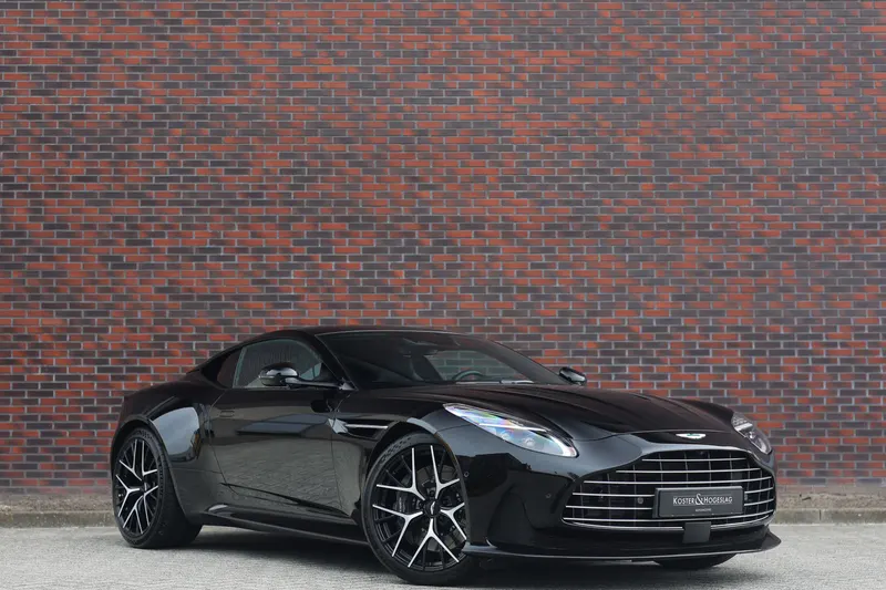 Aston Martin DB12 (2025)