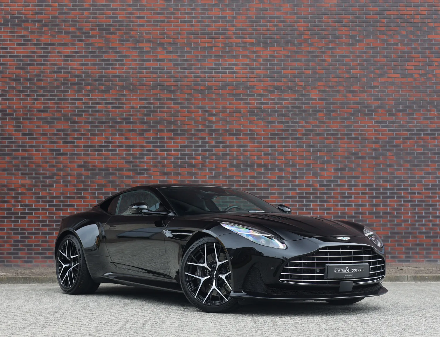 Aston Martin DB12 (2025) — foto 1