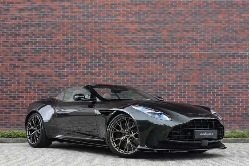 Aston Martin DB12 (2024)