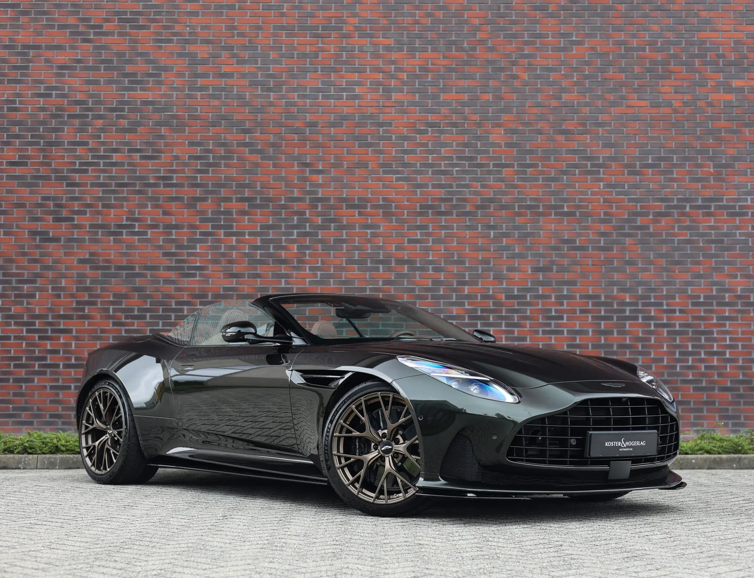 Aston Martin DB12 (2024) — foto 1