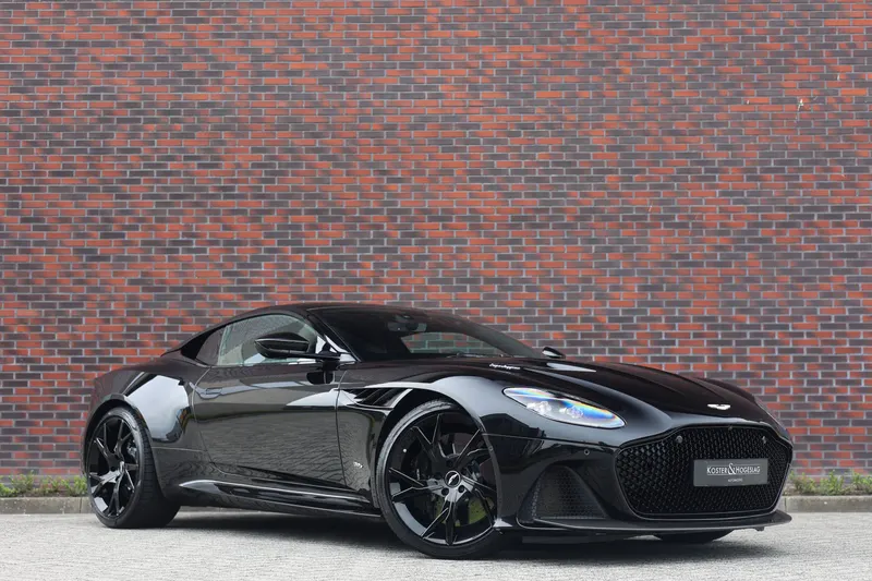 Aston Martin DBS (2021)