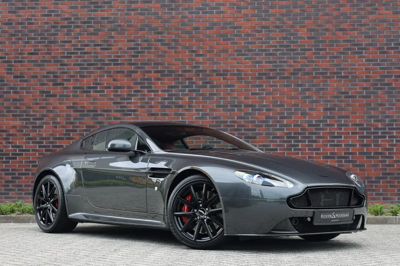 Aston Martin Vantage (2011)