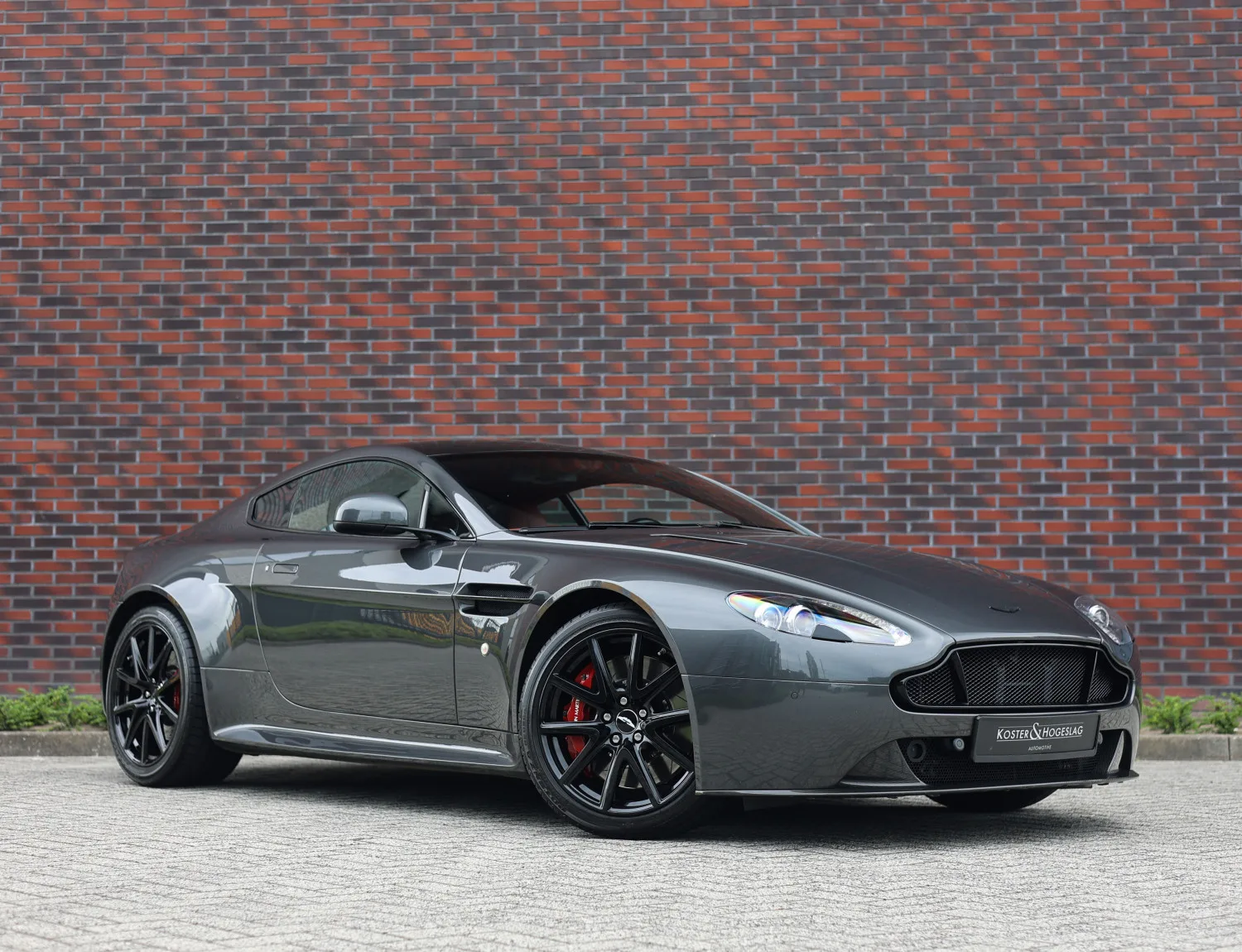 Aston Martin Vantage (2011) — foto 1