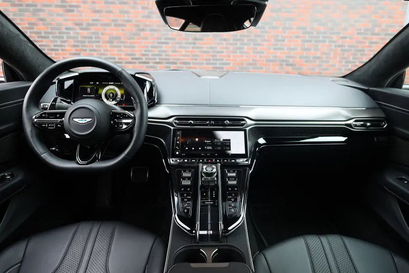 Aston Martin Vantage (2025)