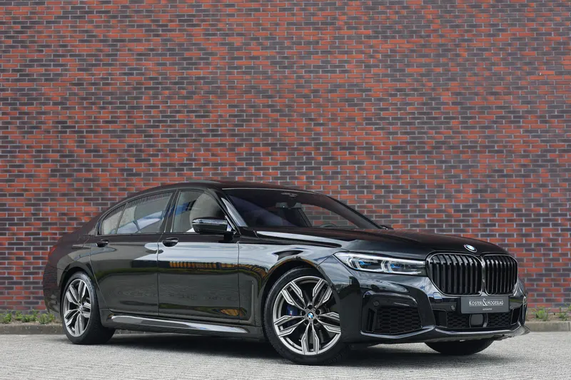 BMW M760Li (2019)