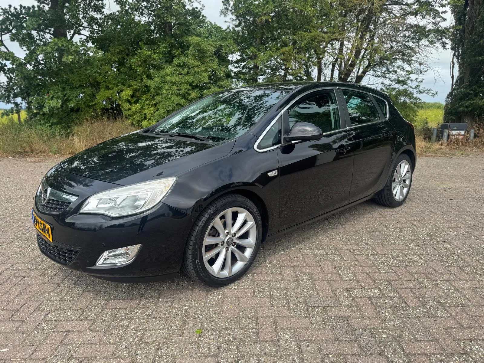 Opel Astra (2010) — foto 1
