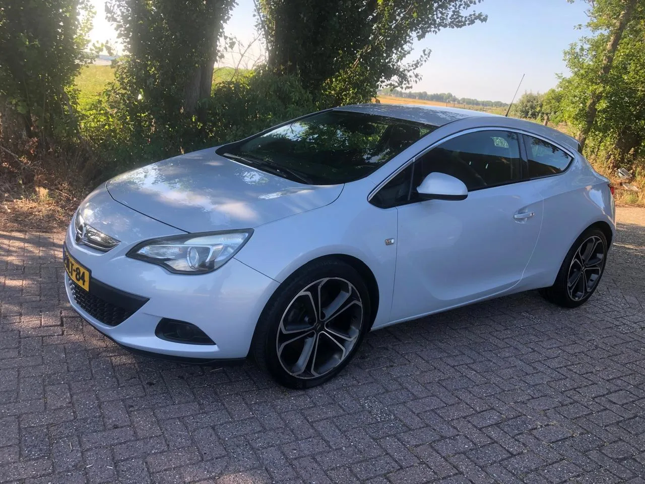 Opel Astra GTC (2013) — foto 1