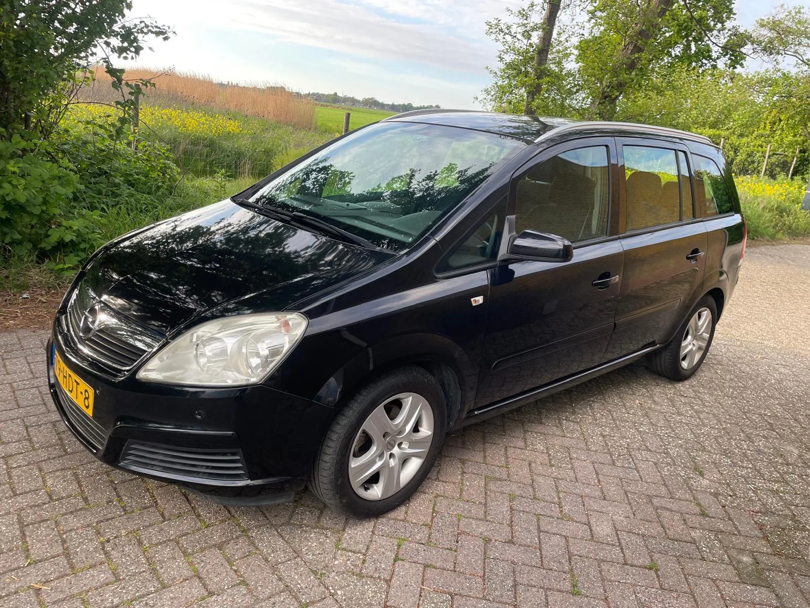 Opel Zafira (2008) — foto 1
