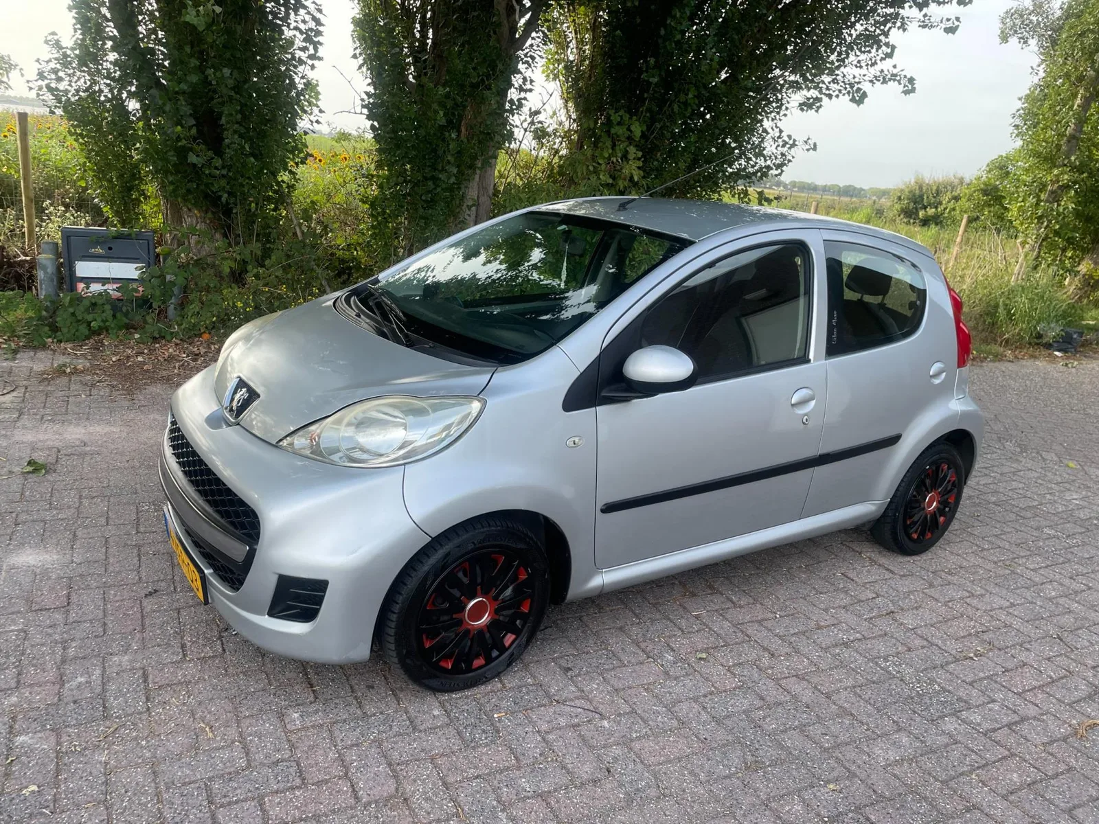Peugeot 107 (2010) — foto 1
