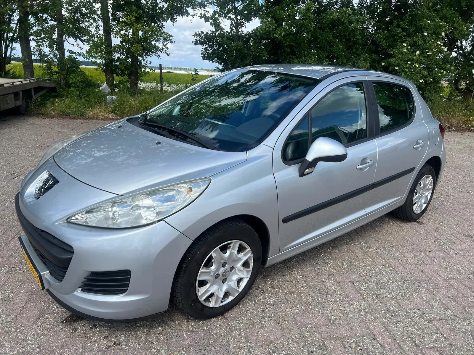 Peugeot 207 (2010) — foto 1