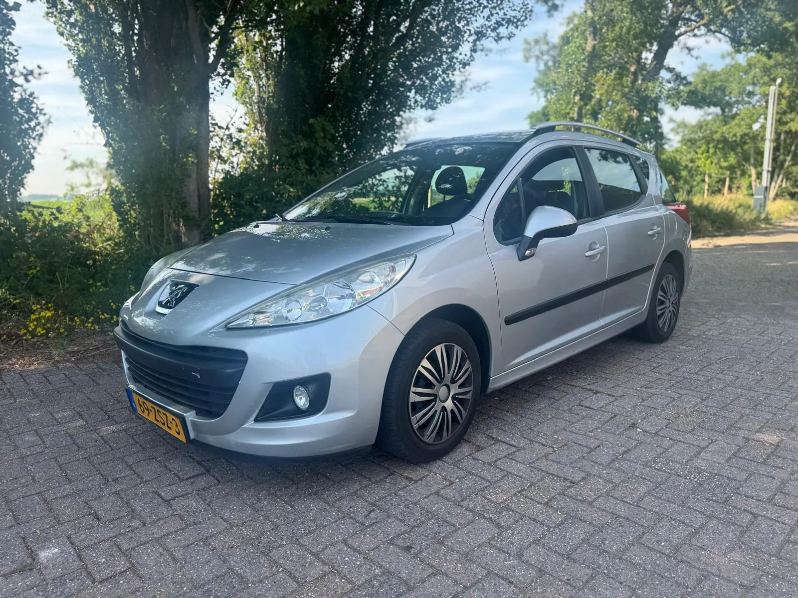 Peugeot 207 (2011) — foto 1