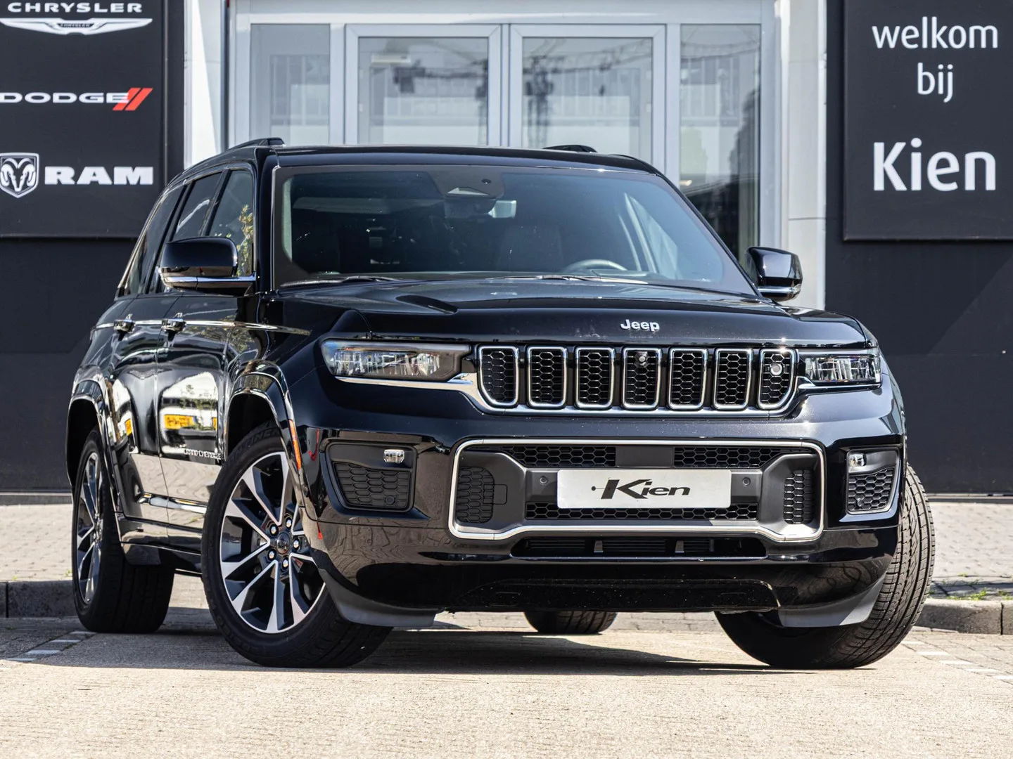 Jeep Grand Cherokee (2024) — foto 1