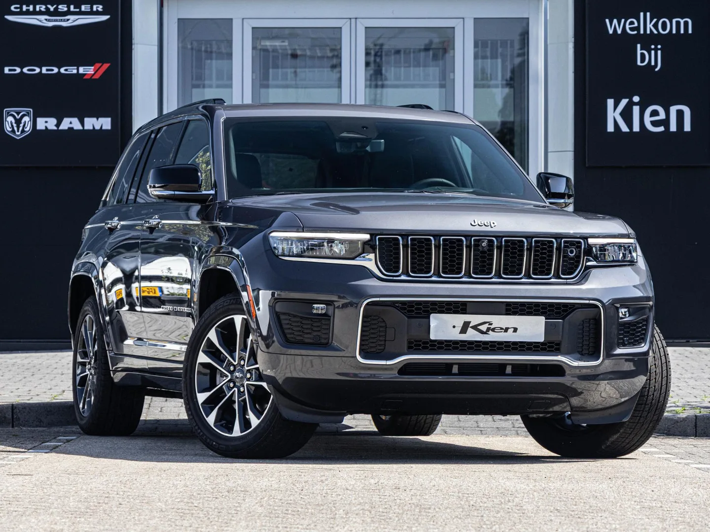 Jeep Grand Cherokee (2024) — foto 1