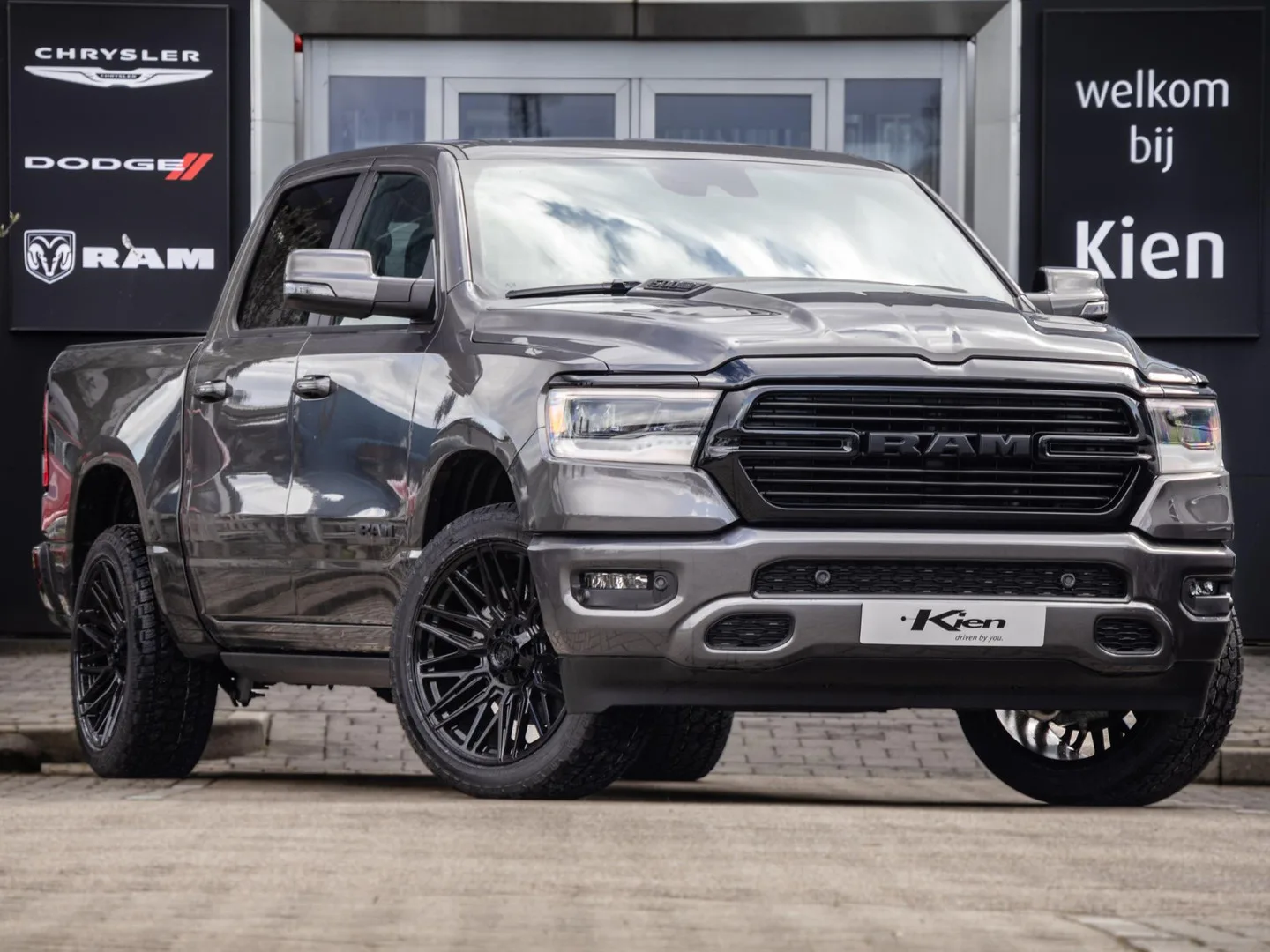 Dodge Ram (2024) — foto 1