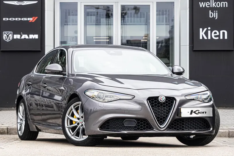 Alfa Romeo Giulia (2017)