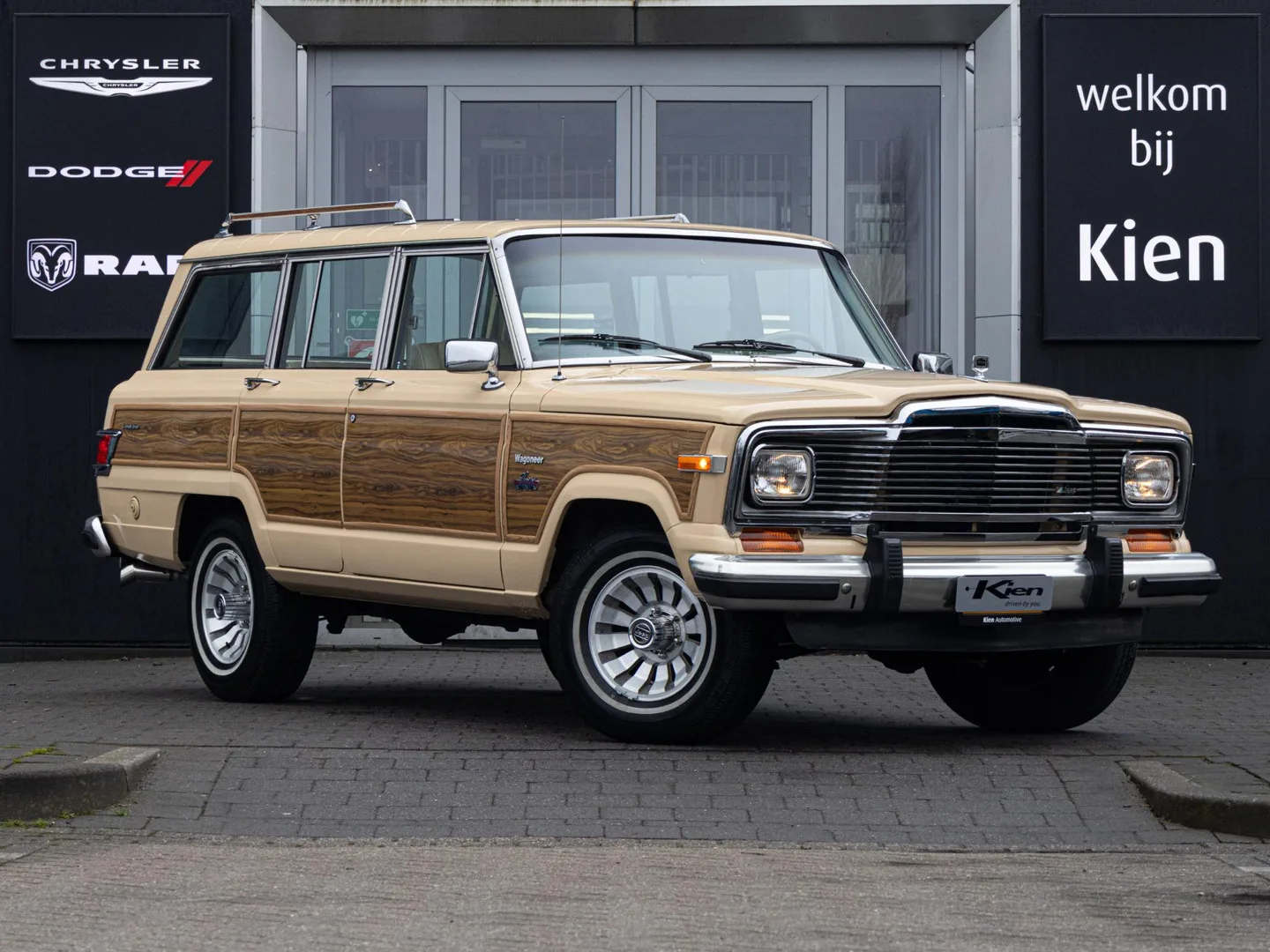 Jeep Wagoneer (1983) — foto 1