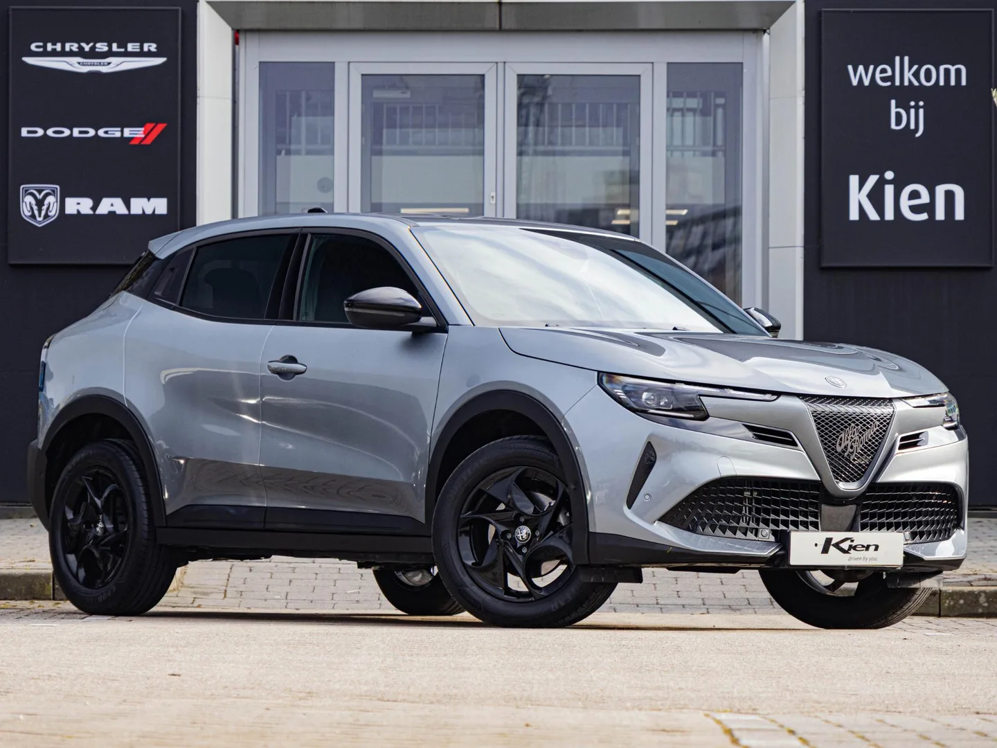 Alfa Romeo Junior (2025) — foto 1