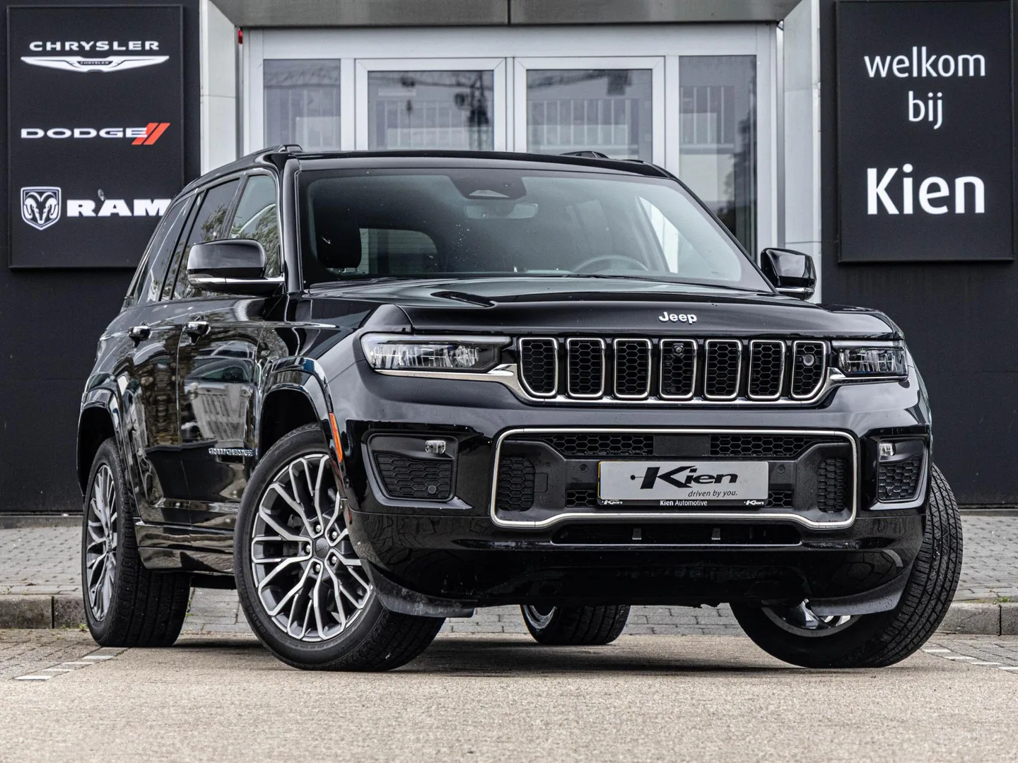 Jeep Grand Cherokee (2023) — foto 1