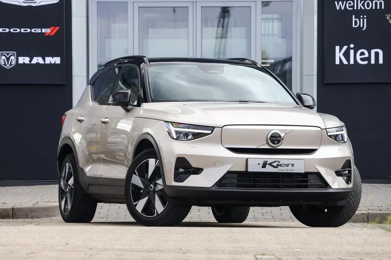 Volvo XC40 (2024)