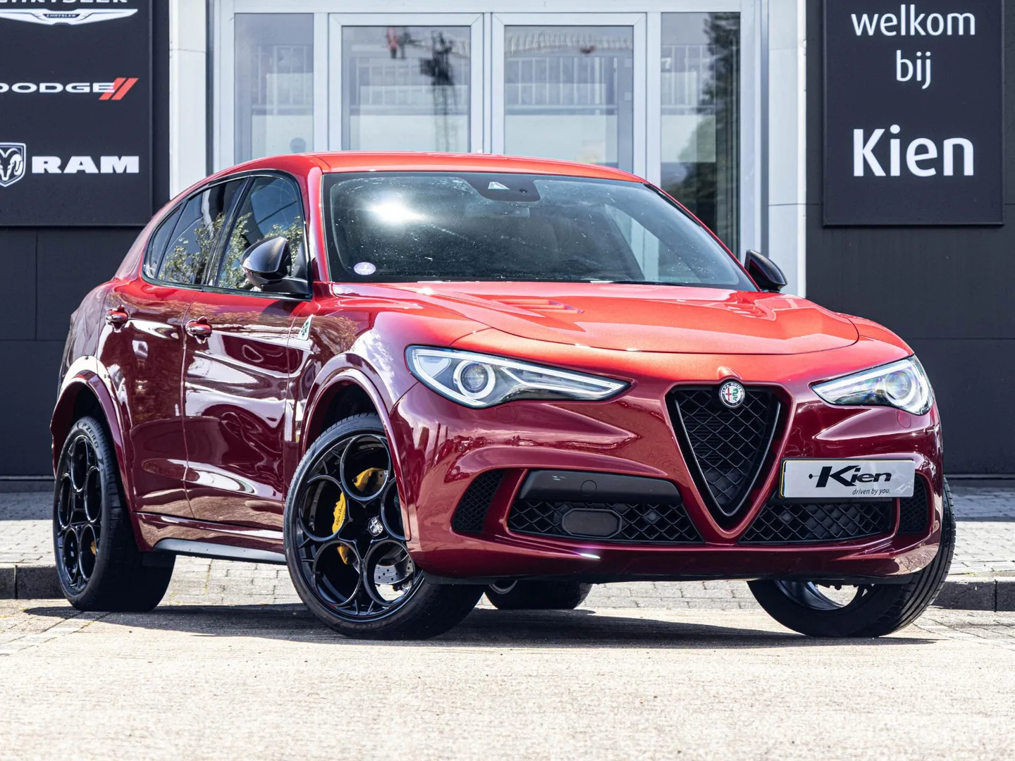 Alfa Romeo Stelvio (2018) — foto 1