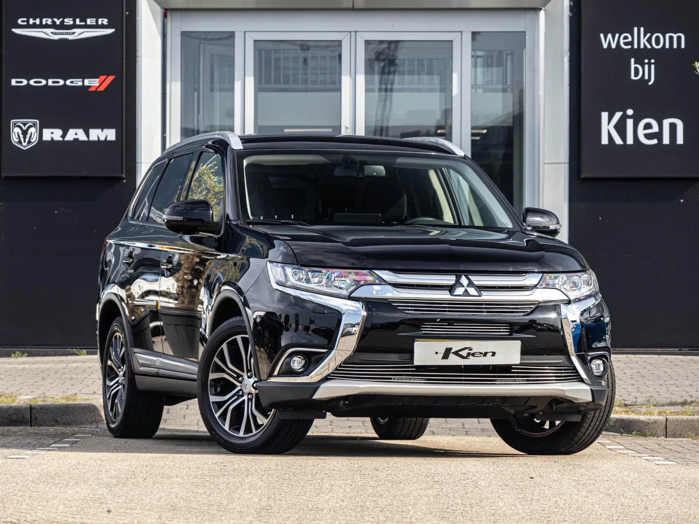 Mitsubishi Outlander (2018) — foto 1