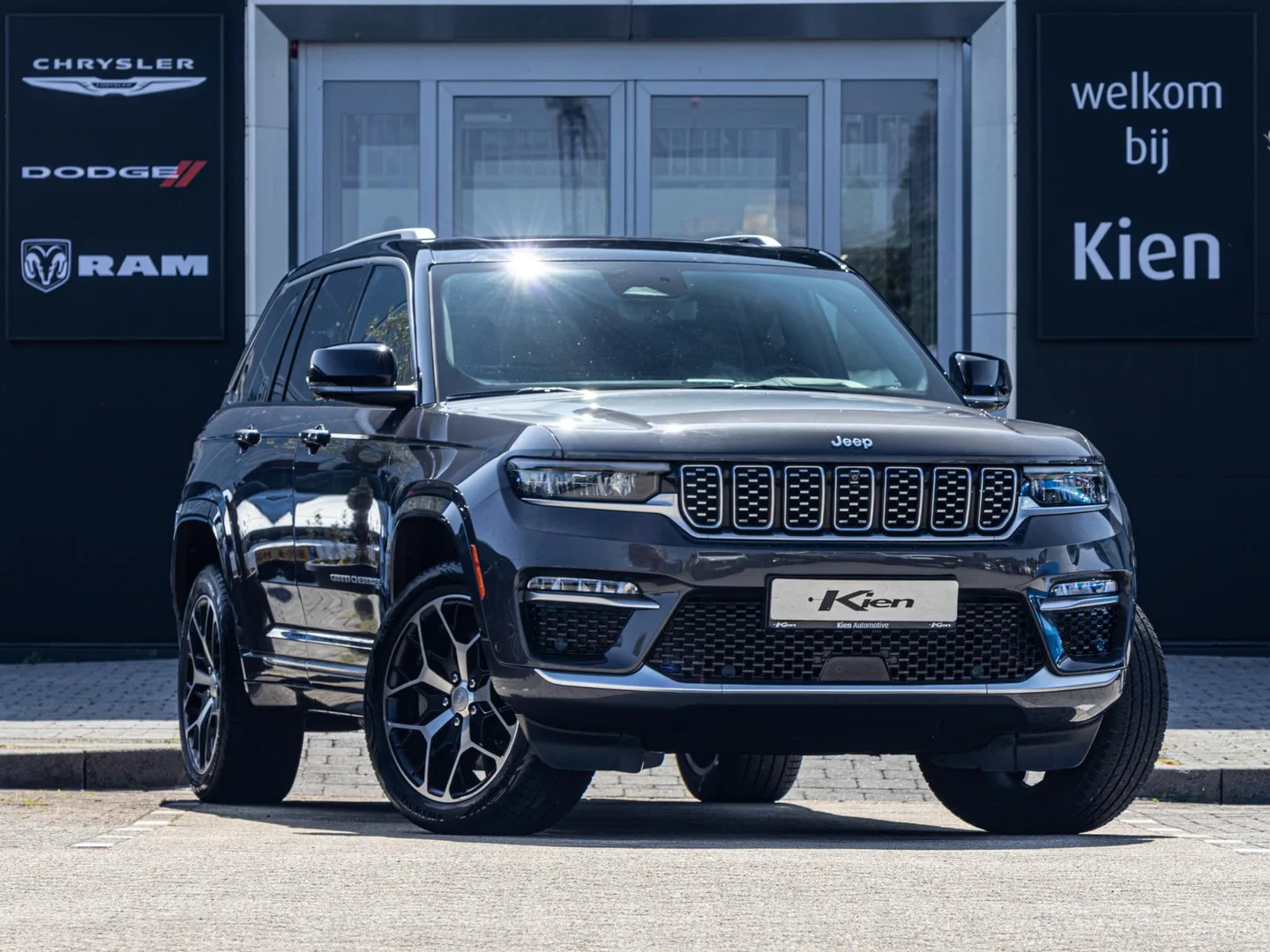 Jeep Grand Cherokee (2023) — foto 1