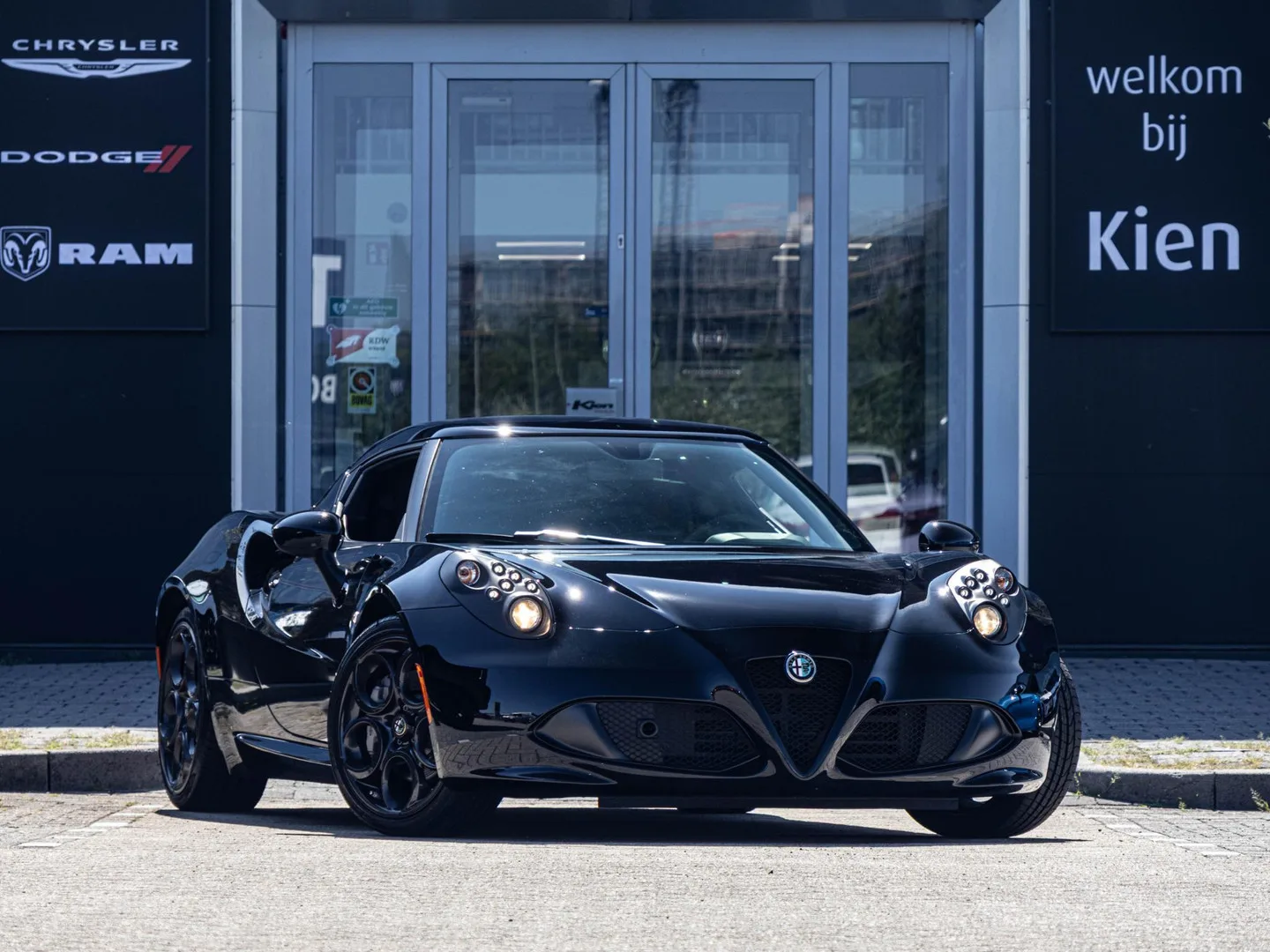 Alfa Romeo 4C (2016) — foto 1