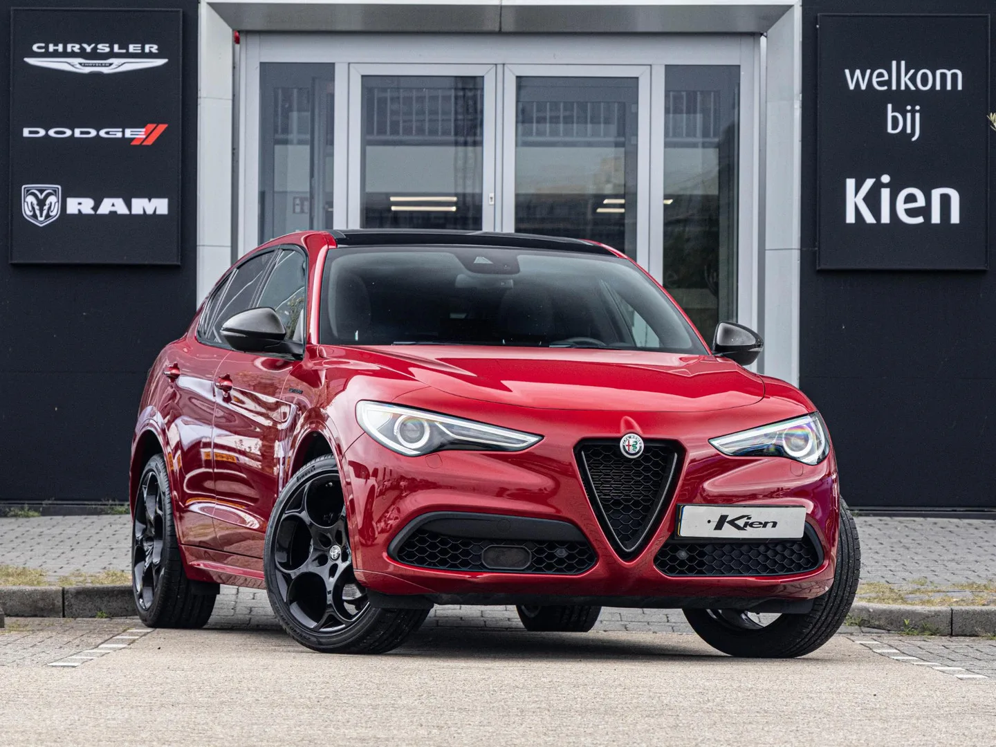 Alfa Romeo Stelvio (2022) — foto 1