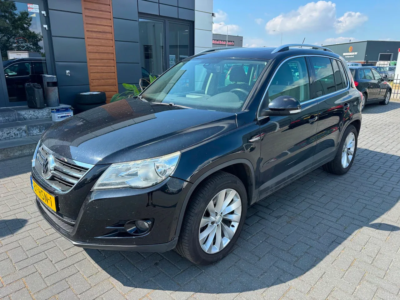 Volkswagen Tiguan (2009) — foto 1