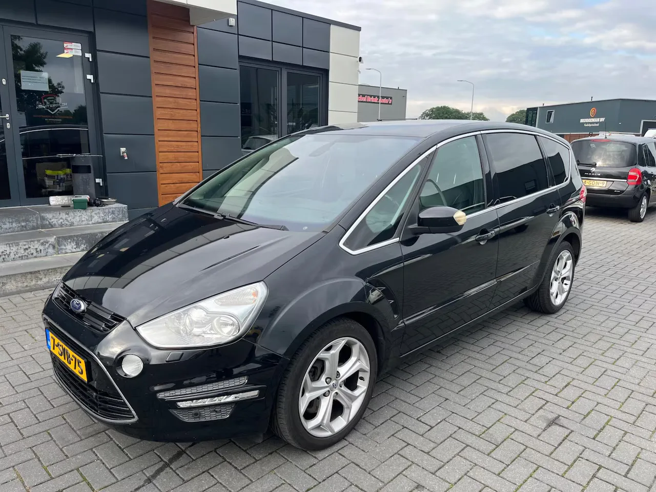 Ford S-Max (2010) — foto 1