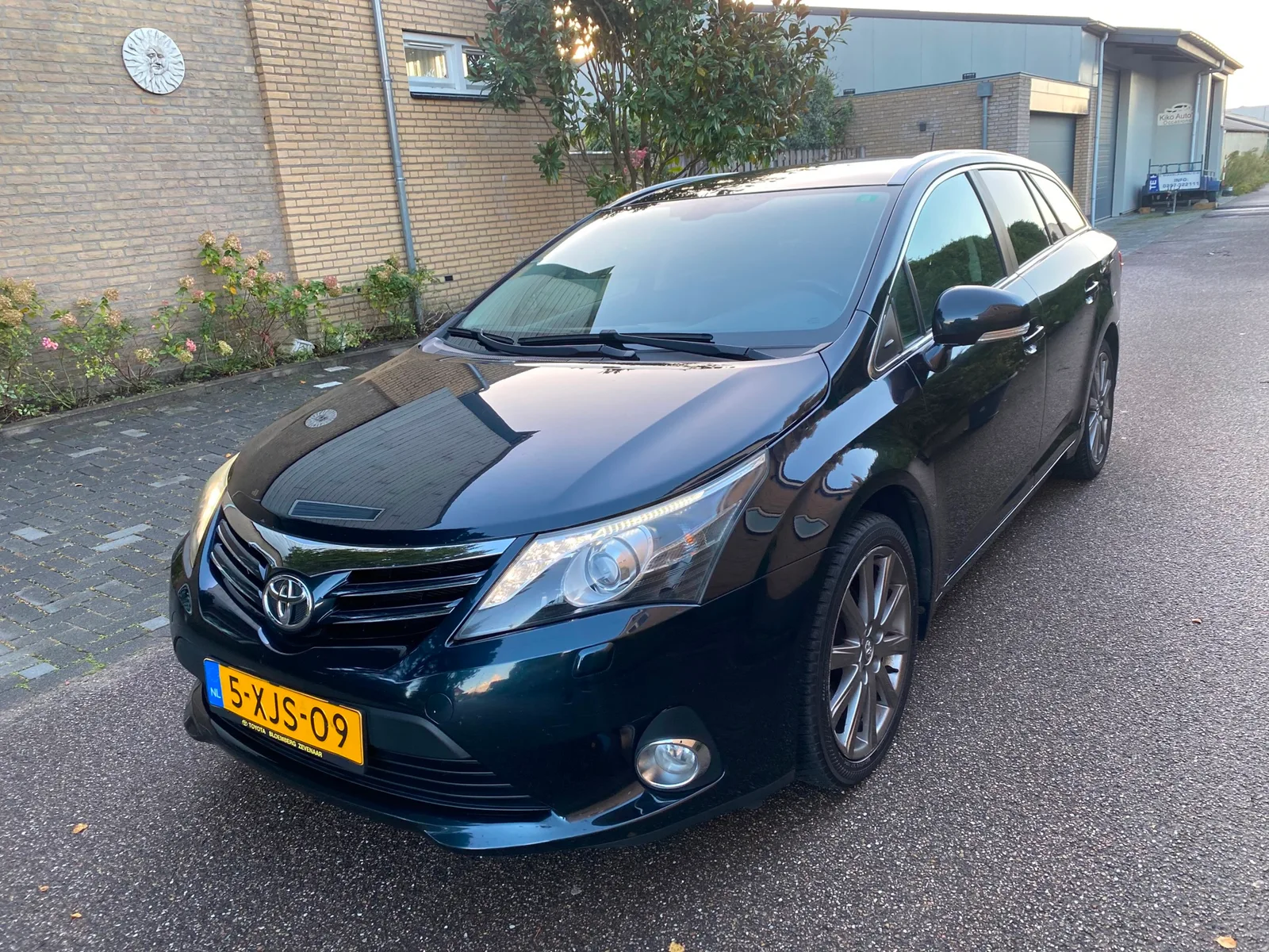 Toyota Avensis (2012) — foto 1