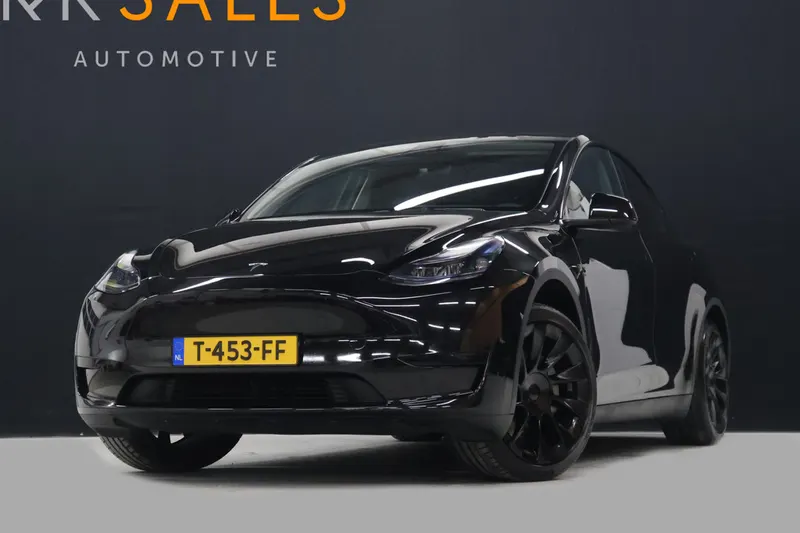 Tesla Model Y (2023)