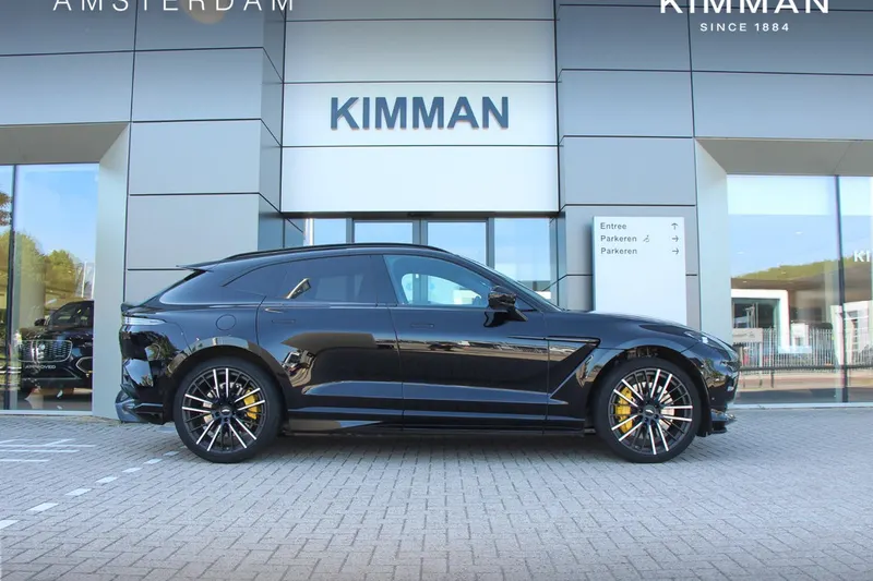 Aston Martin DBX (2022)