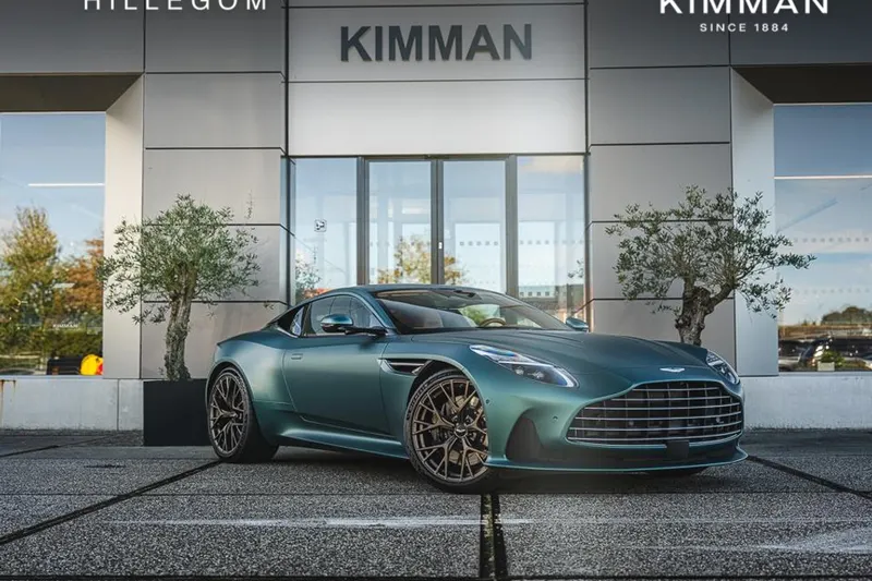 Aston Martin DB12 (2024)