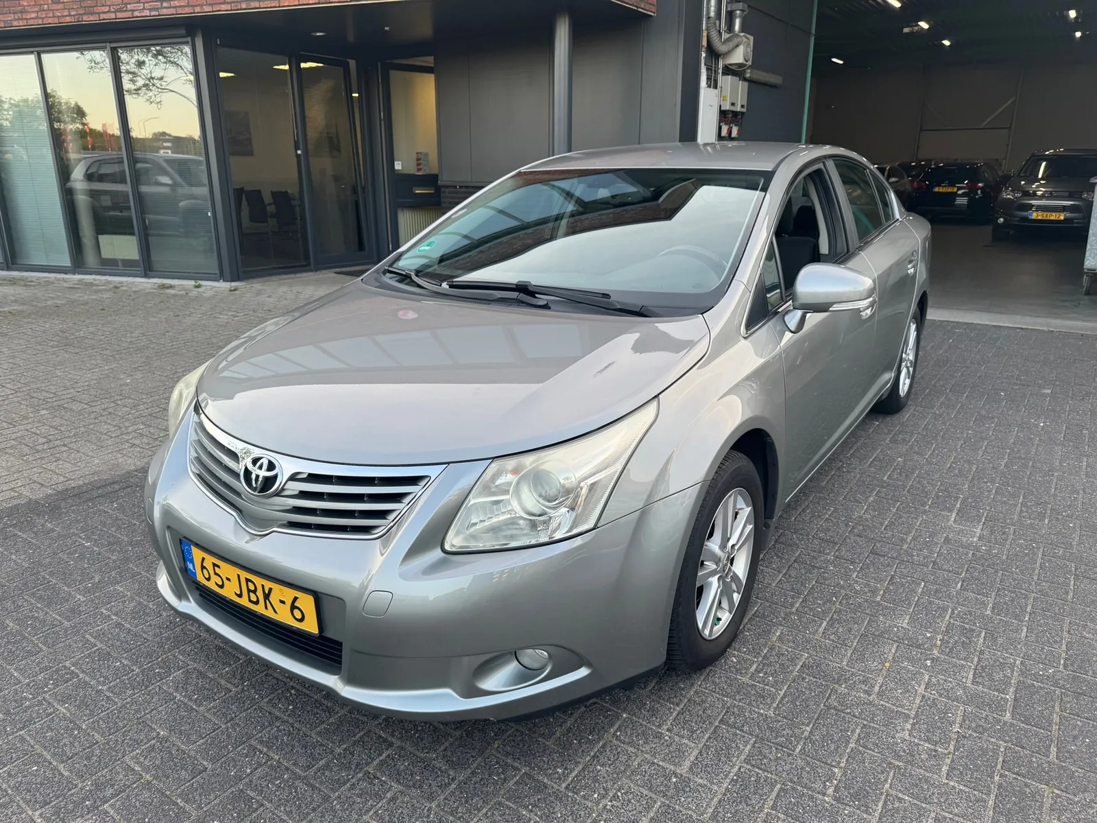 Toyota Avensis (2009) — foto 1