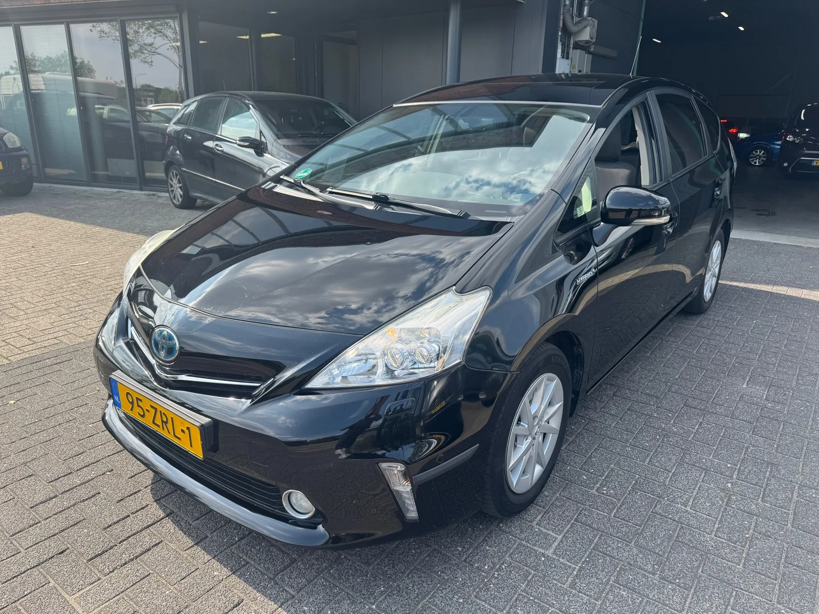 Toyota Prius (2013) — foto 1