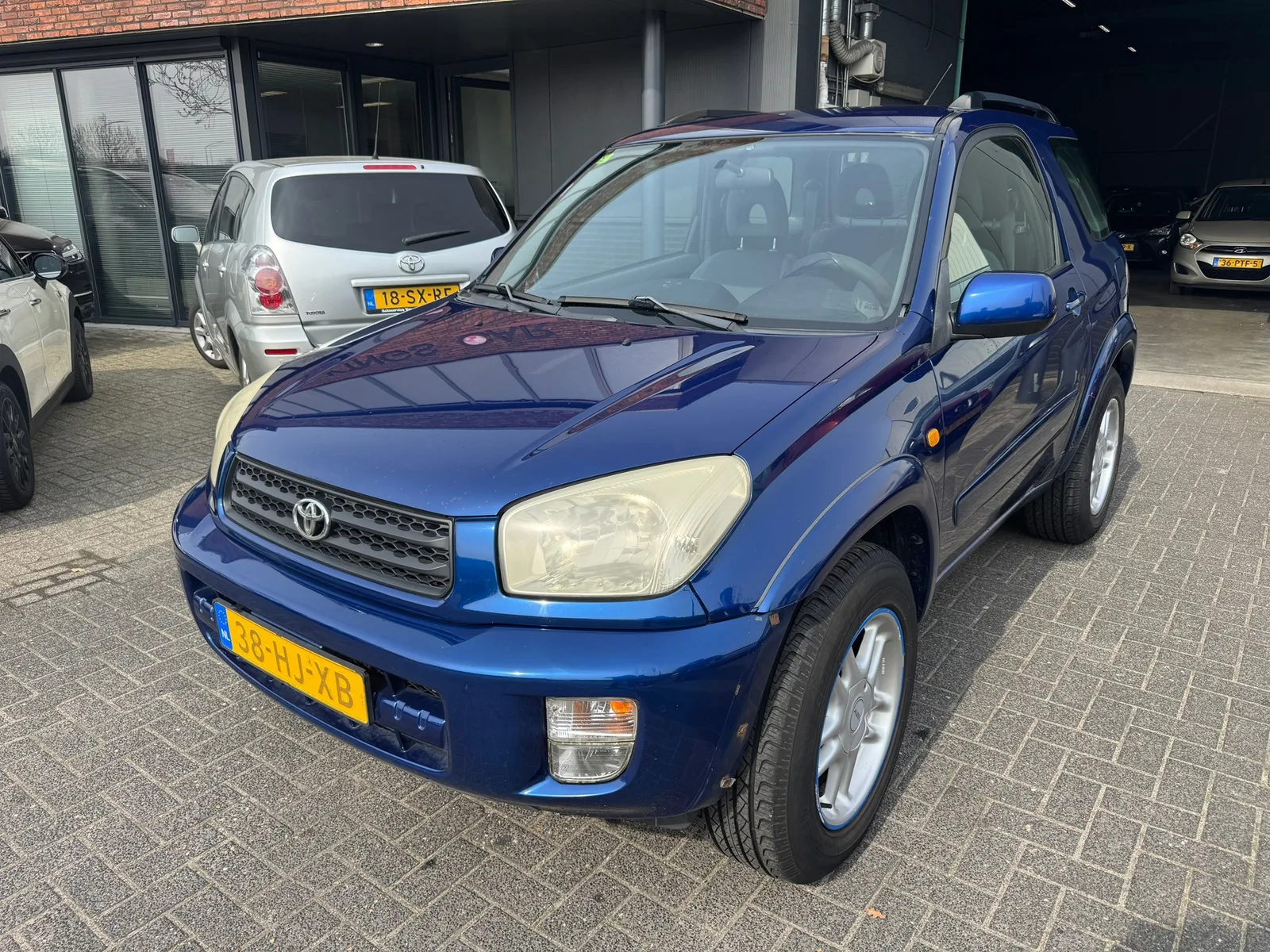 Toyota RAV4 (2001) — foto 1