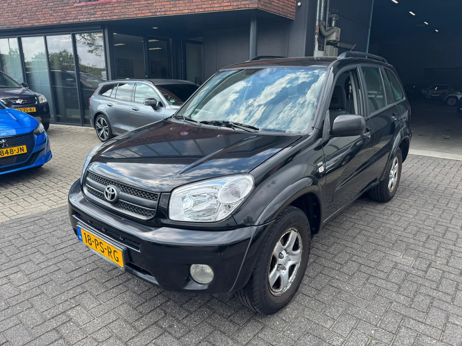 Toyota RAV4 (2004) — foto 1