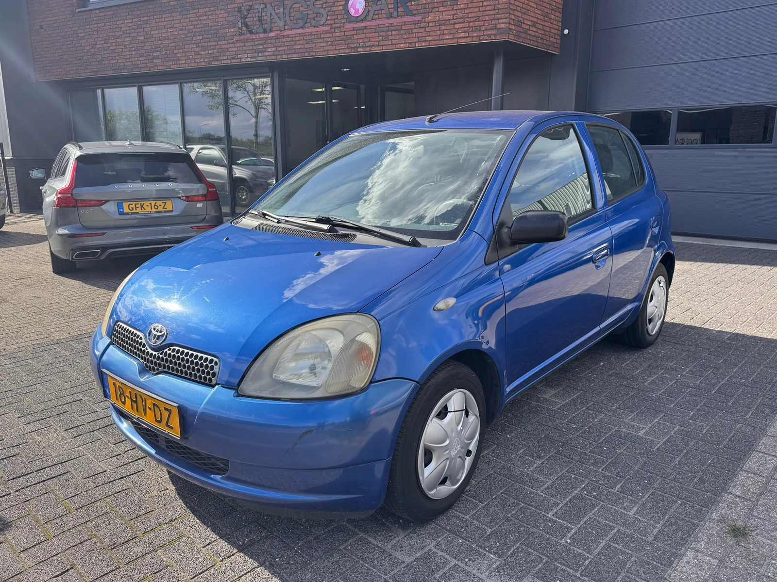Toyota Yaris (2002) — foto 1
