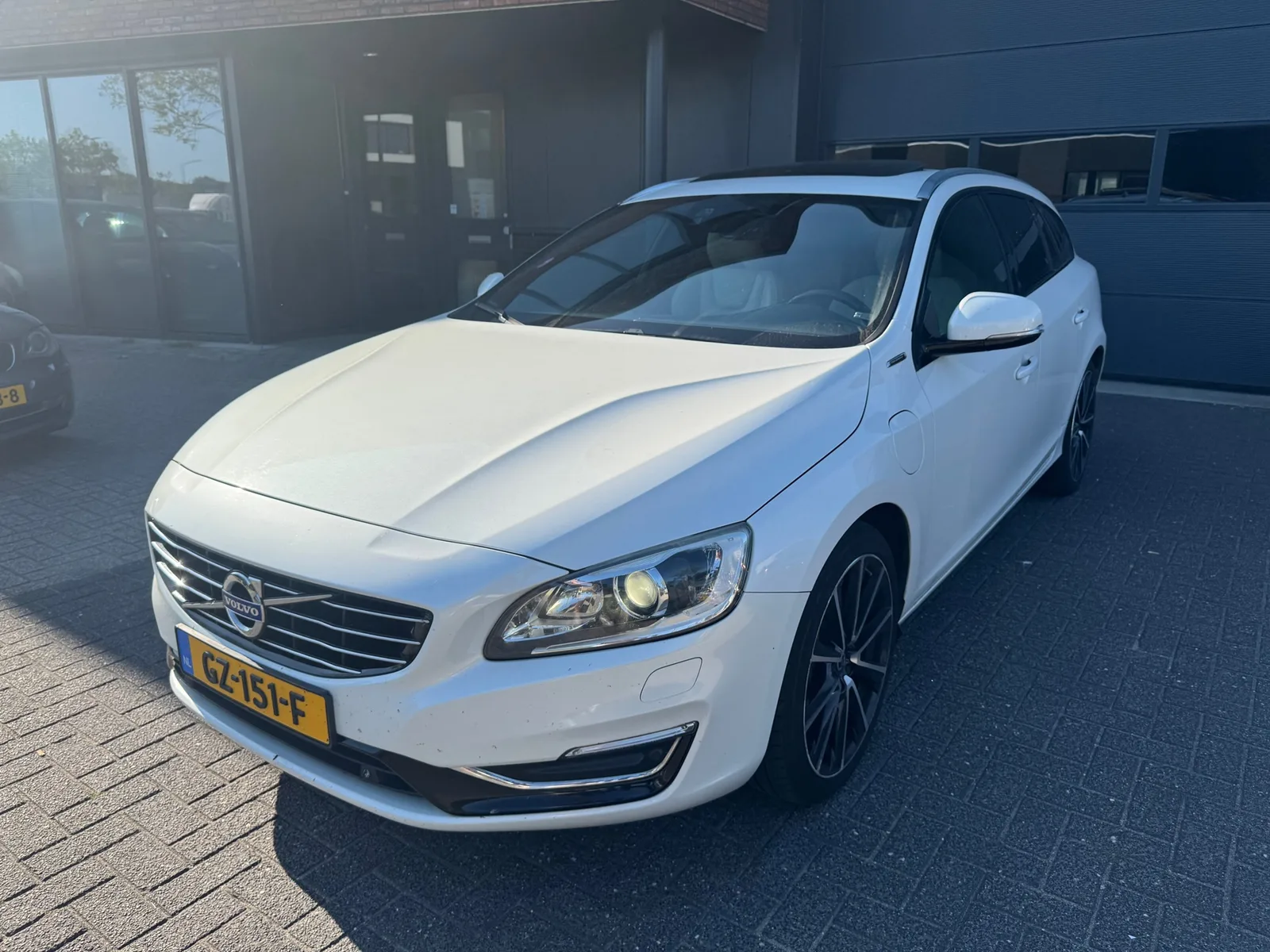 Volvo V60 (2015) — foto 1