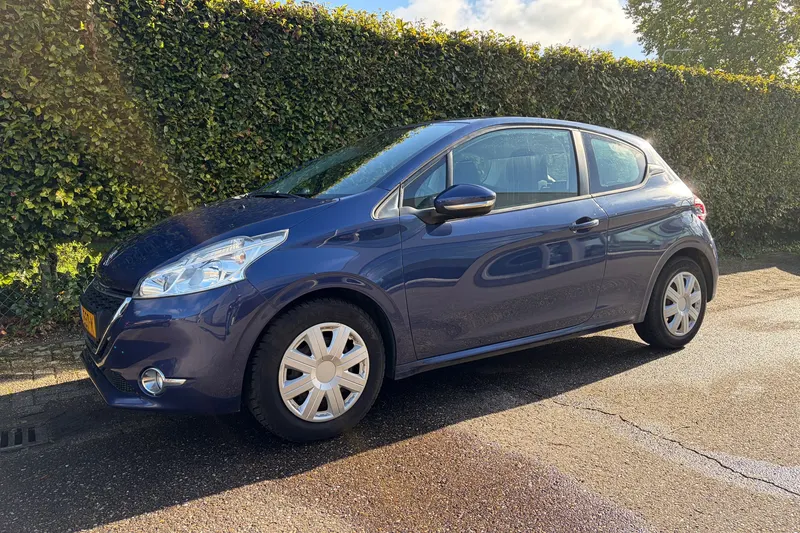 Peugeot 208 (2012)