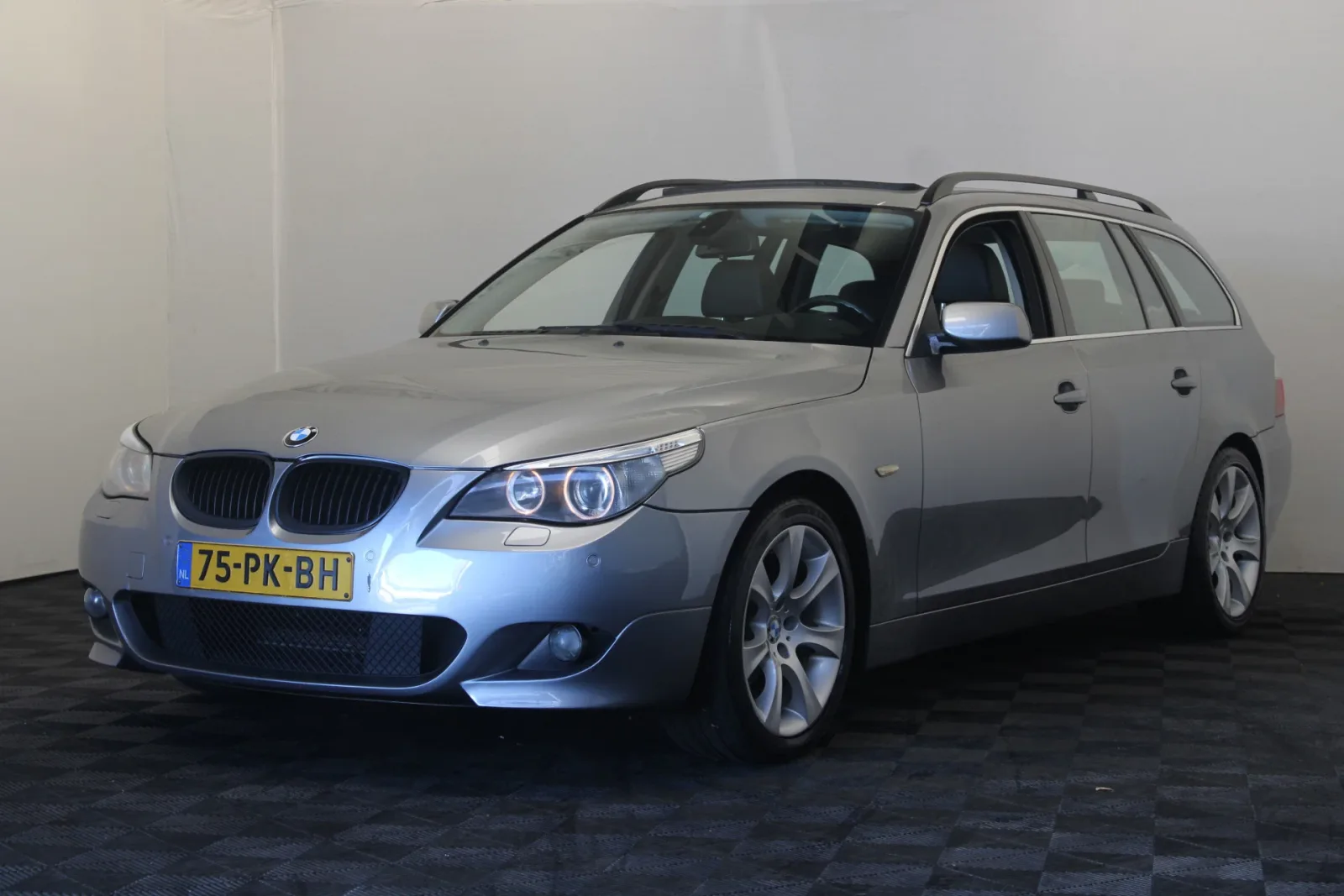BMW 5-Serie (2004) — foto 1