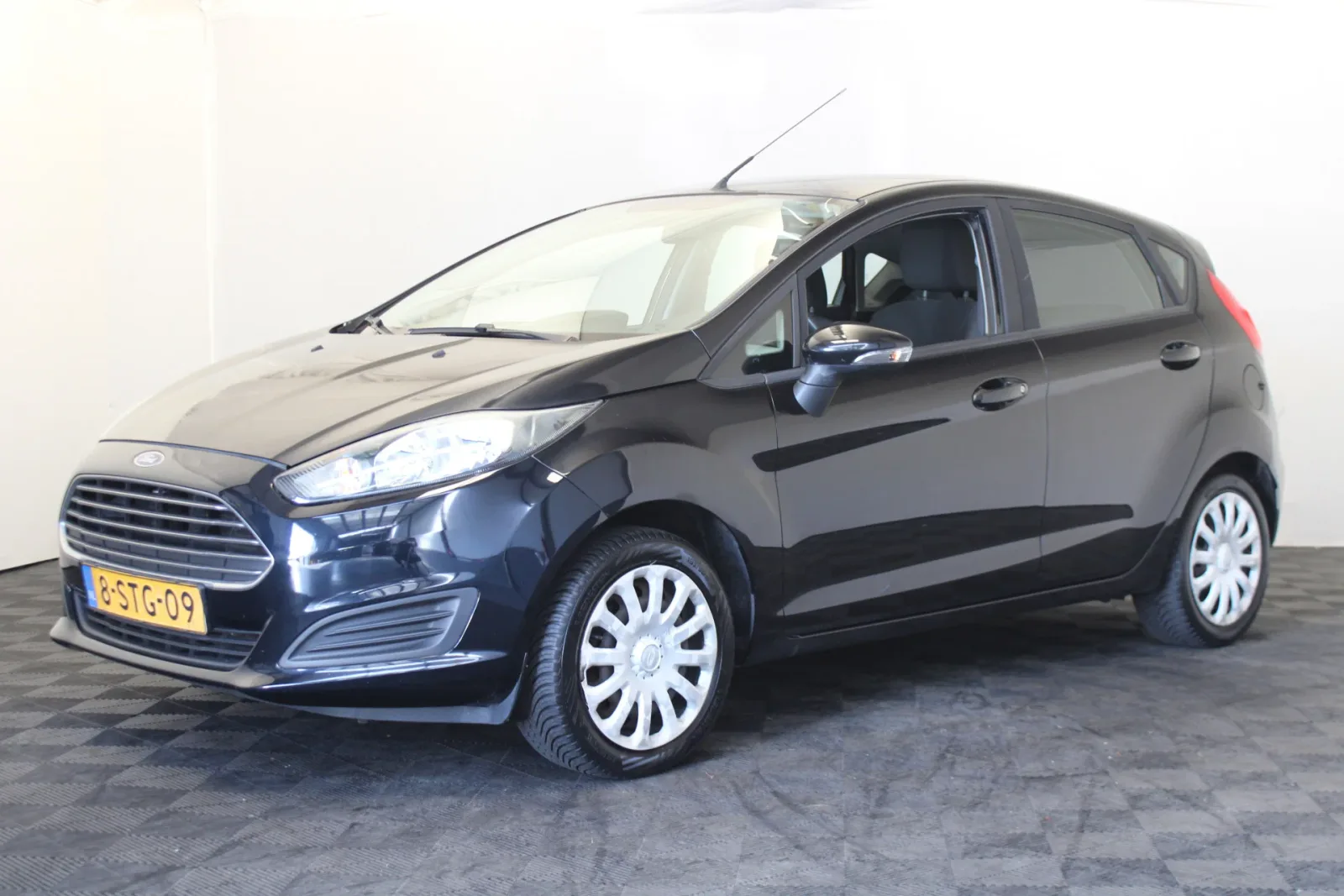 Ford Fiesta (2013) — foto 1