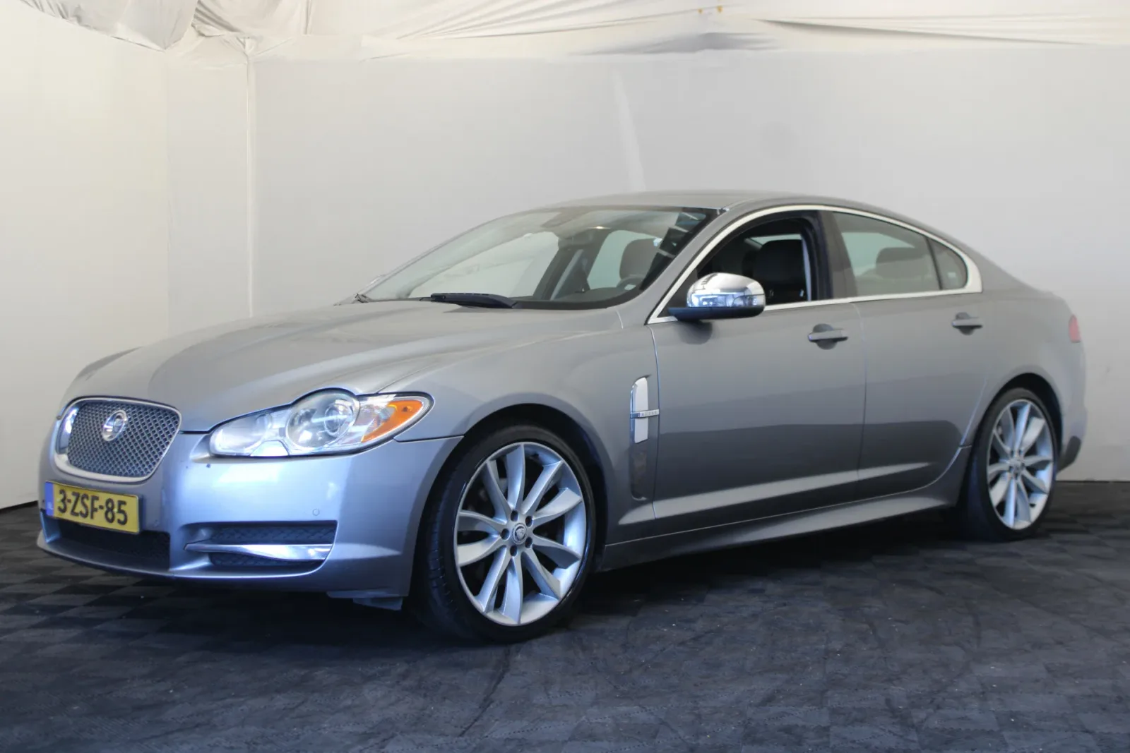 Jaguar XF (2008) — foto 1